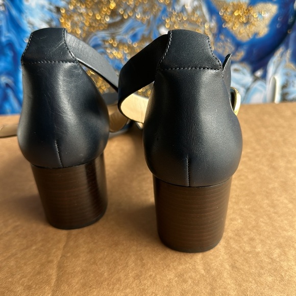 Michael Kors, leather sandals size 8 - Picture 4 of 4